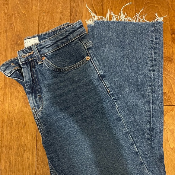 EUC Topshop cropped loose jeans - Picture 3 of 3